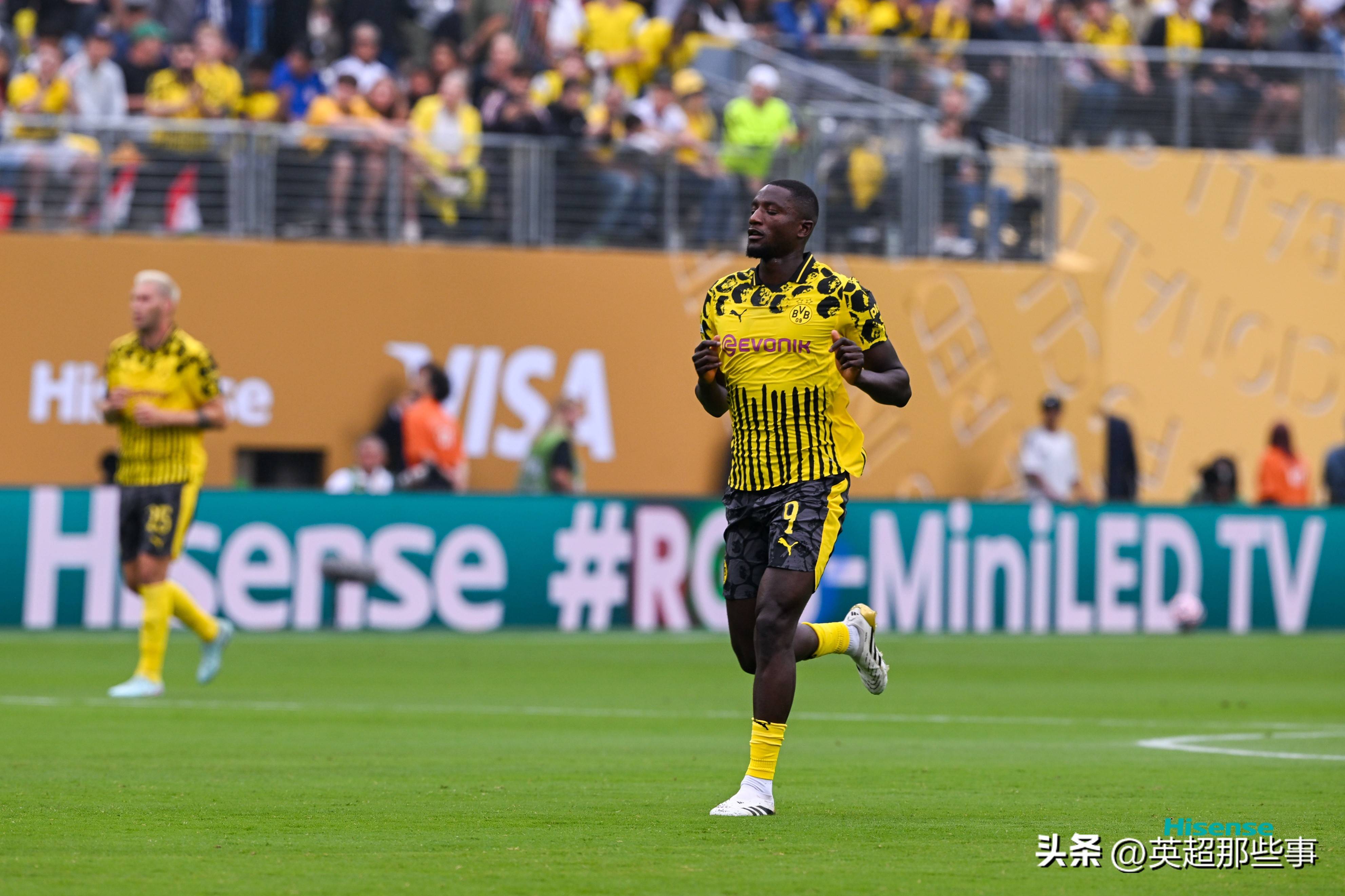 今晨英超传出新动向，多特蒙德防线松动，管理层表态——更衣室稳定，轮换策略成焦点的简单介绍