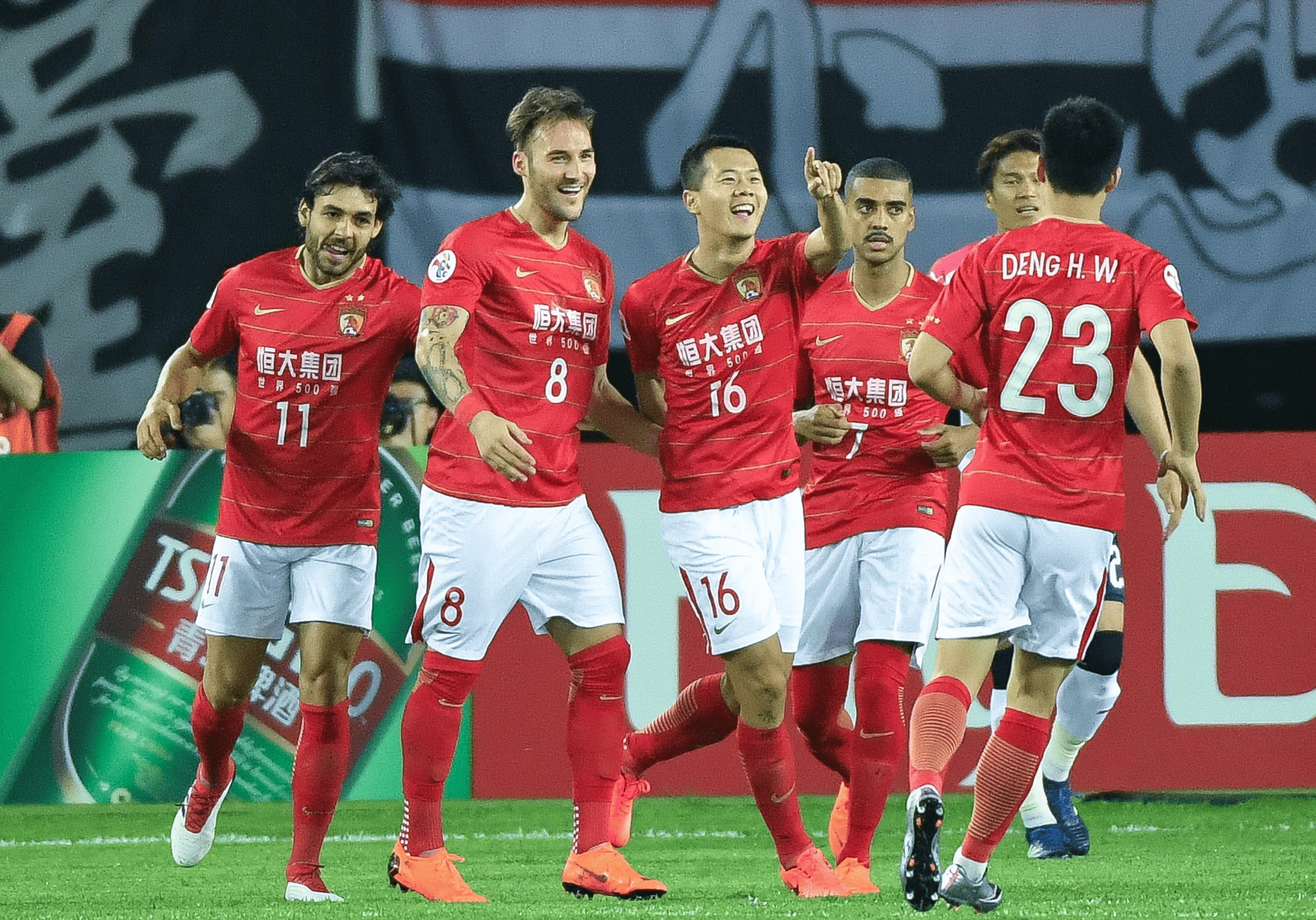 英雄-赛地聚焦：西甲国际比赛日热度飙升；北京国安更衣室发声；压力陡增；控场能力受关注的简单介绍